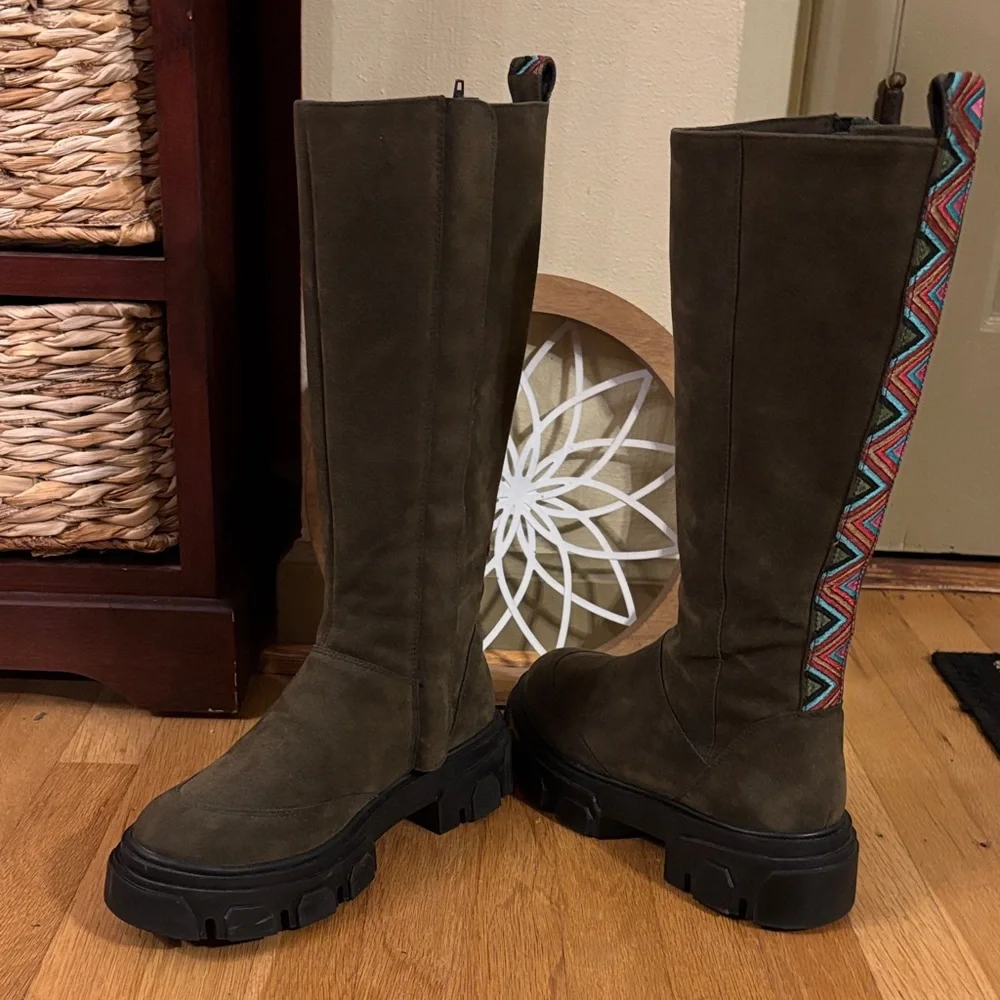 FARM Rio Army Olive Green Knee-High Boots w/Vibrant embroidered Pattern - Picture 10 of 14